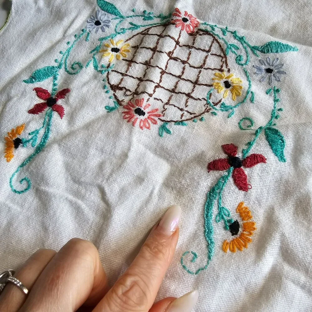 Vintage Floral Hand Embroidered Table Runner table Cloth 11.5 x 34 in